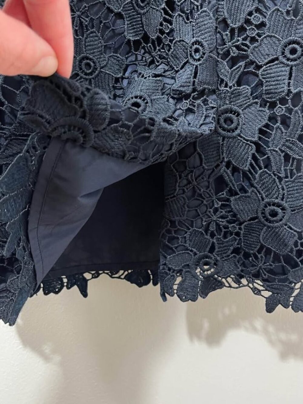 Ann Taylor Navy Floral Lace Semi Formal Knee Length Sleeveless Dress [size 8] - Picture 9 of 10